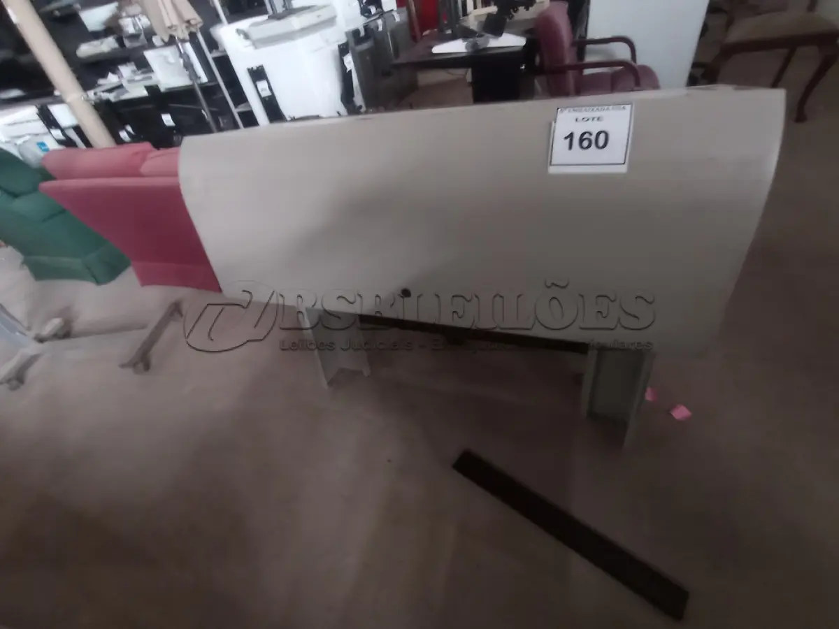 LOTE 160 - 01 ARMÁRIO SUSPENSO (HANGING GABINET). (NO ESTADO EM QUE SE ENCONTRA). SUJEITO A AVARIAS OCULTAS/VISÍVEIS.)