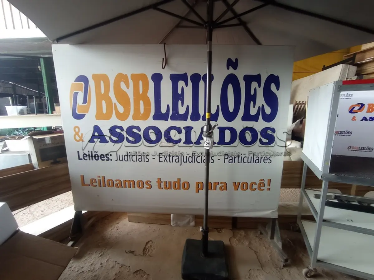 LOTE 129 - 01 GUARDA-CHUVA. (UMBRELLA) (NO ESTADO EM QUE SE ENCONTRA. SUJEITO A AVARIAS OCULTAS/VISÍVEIS.) BH1669M