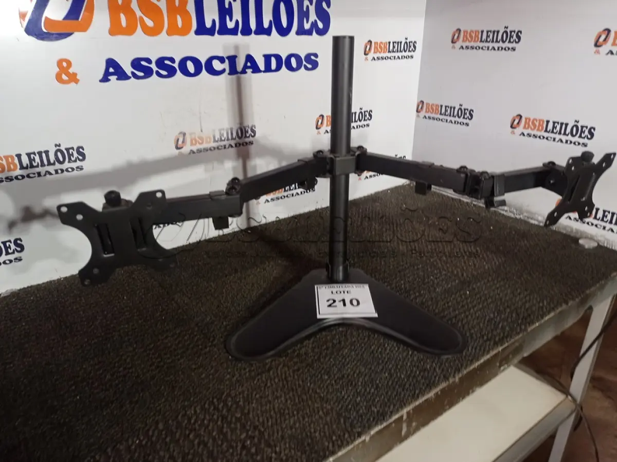 LOTE 210 - 01 SUPORTE PARA MONITOR (MONITOR STAND). (NO ESTADO EM QUE SE ENCONTRA. SUJEITO A AVARIAS OCULTAS/VISÍVEIS.)