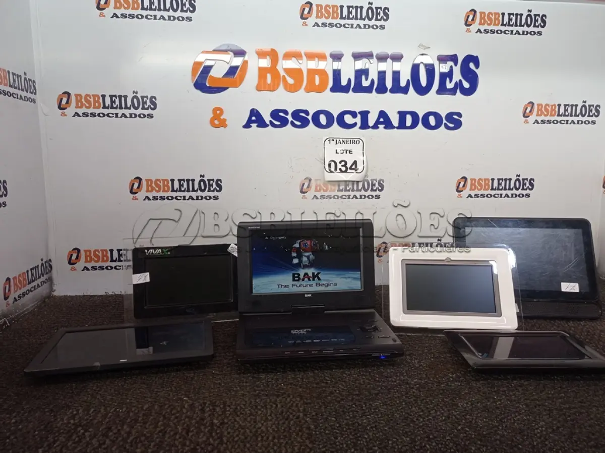 LOTE 034 - 01 DVD PORTÁTIL MARCA BAK E 05 PORTA-RETRATOS DIGITAIS MARCAS E MODELOS DIVERSOS. (NO ESTADO) ATENÇÃO! FAZER A VISITAÇÃO ANTES DE ARREMATAR, NÃO SABEMOS SE FUNCIONA. LEILÃO NÃO TEM GARANTIA E NEM DEVOLUÇÃO, SUJEITO A POSSÍVEIS AVARIAS VISÍVEIS/OCULTAS E/OU AUSÊNCIA DE COMPONENTES.