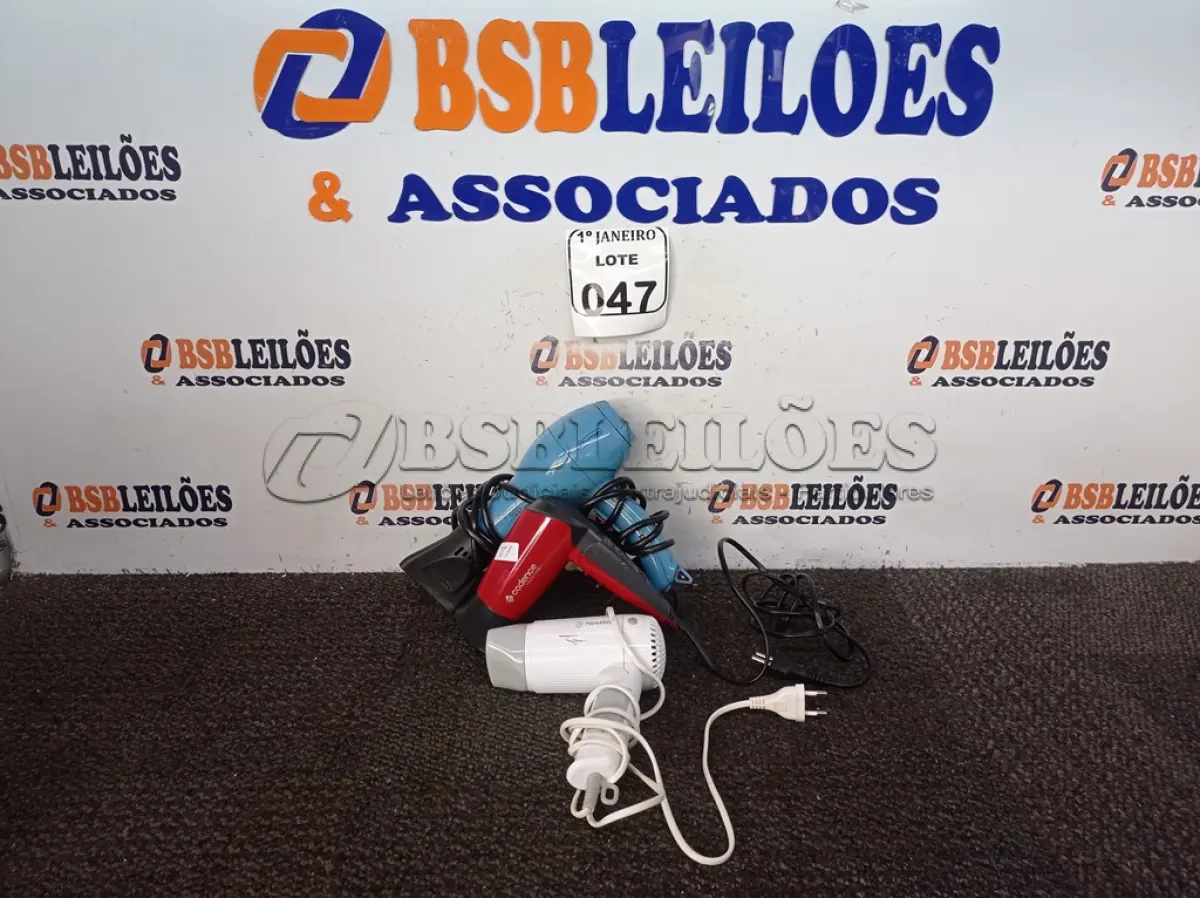 LOTE 047 - 03 SECADORES DE CABELO MARCAS E MODELOS DIVERSOS. (NO ESTADO) ATENÇÃO! FAZER A VISITAÇÃO ANTES DE ARREMATAR, NÃO SABEMOS SE FUNCIONA. LEILÃO NÃO TEM GARANTIA E NEM DEVOLUÇÃO, SUJEITO A POSSÍVEIS AVARIAS VISÍVEIS/OCULTAS E/OU AUSÊNCIA DE COMPONENTES.