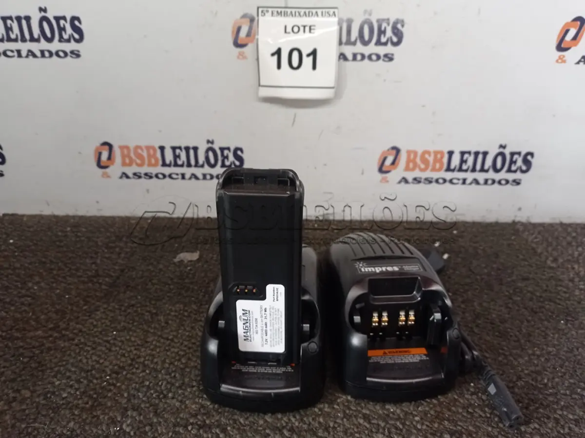 LOTE 101 - 02 CARREGADORES IMPRES. (CHARGERS). (NO ESTADO EM QUE SE ENCONTRA. SUJEITO A AVARIAS OCULTAS/VISÍVEIS.)