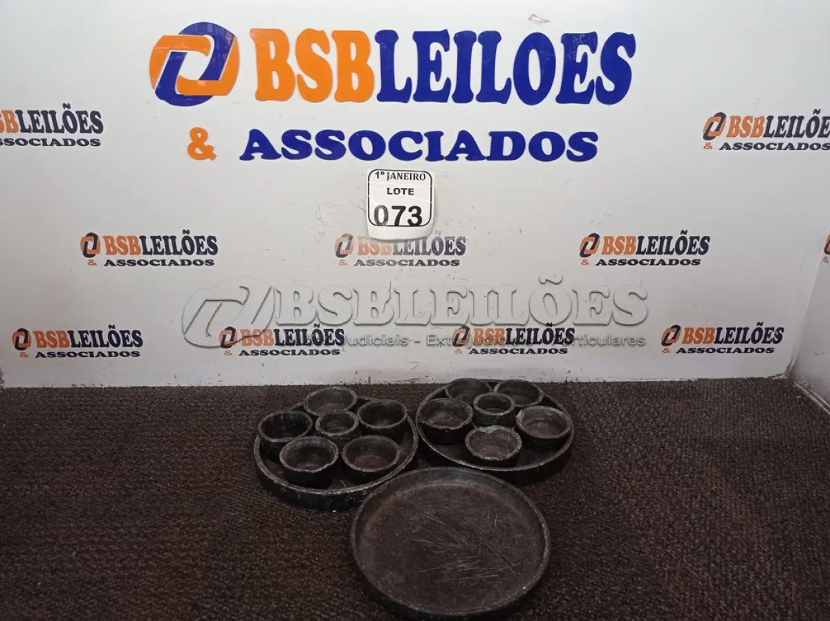 LOTE 073 - 01 JOGO SOBREMESA. (NO ESTADO) ATENÇÃO! FAZER A VISITAÇÃO ANTES DE ARREMATAR, NÃO SABEMOS SE FUNCIONA. LEILÃO NÃO TEM GARANTIA E NEM DEVOLUÇÃO, SUJEITO A POSSÍVEIS AVARIAS VISÍVEIS/OCULTAS E/OU AUSÊNCIA DE COMPONENTES.