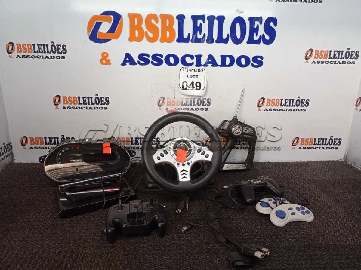 LOTE 049 - 01 PAINEL DIGITAL DE ÔNIX ANO 2019, 01 VOLANTE VIDEOGAME, 05 JOYSTICKS E 01 ANTENA P/ TV MARCA PHILIPS.  (NO ESTADO) ATENÇÃO! FAZER A VISITAÇÃO ANTES DE ARREMATAR, NÃO SABEMOS SE FUNCIONA. LEILÃO NÃO TEM GARANTIA E NEM DEVOLUÇÃO, SUJEITO A POSSÍVEIS AVARIAS VISÍVEIS/OCULTAS E/OU AUSÊNCIA DE COMPONENTES.