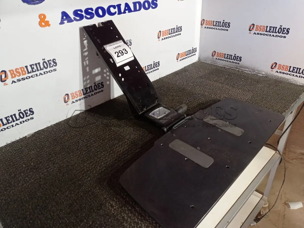 LOTE 293 - 01 CONVERSOR DE MESA AJUSTÁVEL (VARIDESK). (NO ESTADO EM QUE SE ENCONTRA. SUJEITO A AVARIAS OCULTAS/VISÍVEIS.)