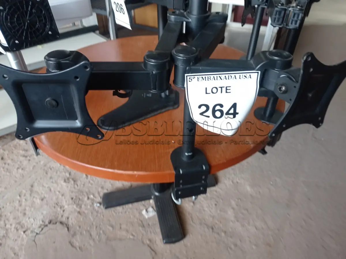 LOTE 264 - 01 SUPORTE PARA MONITOR (MONITOR STAND). (NO ESTADO EM QUE SE ENCONTRA. SUJEITO A AVARIAS OCULTAS/VISÍVEIS.)