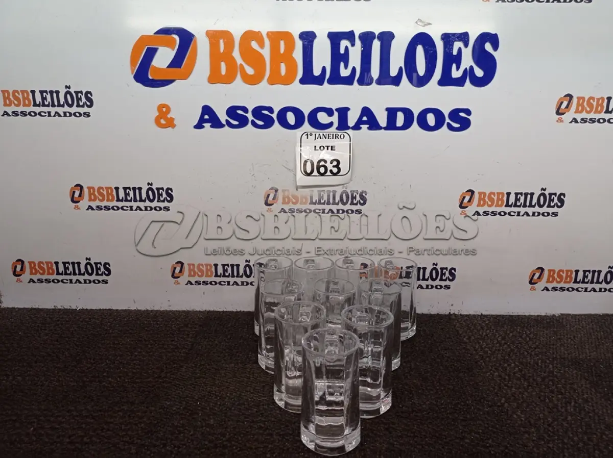 LOTE 063 - 10 CANECAS DE VIDRO. (NO ESTADO) ATENÇÃO! FAZER A VISITAÇÃO ANTES DE ARREMATAR, NÃO SABEMOS SE FUNCIONA. LEILÃO NÃO TEM GARANTIA E NEM DEVOLUÇÃO, SUJEITO A POSSÍVEIS AVARIAS VISÍVEIS/OCULTAS E/OU AUSÊNCIA DE COMPONENTES.