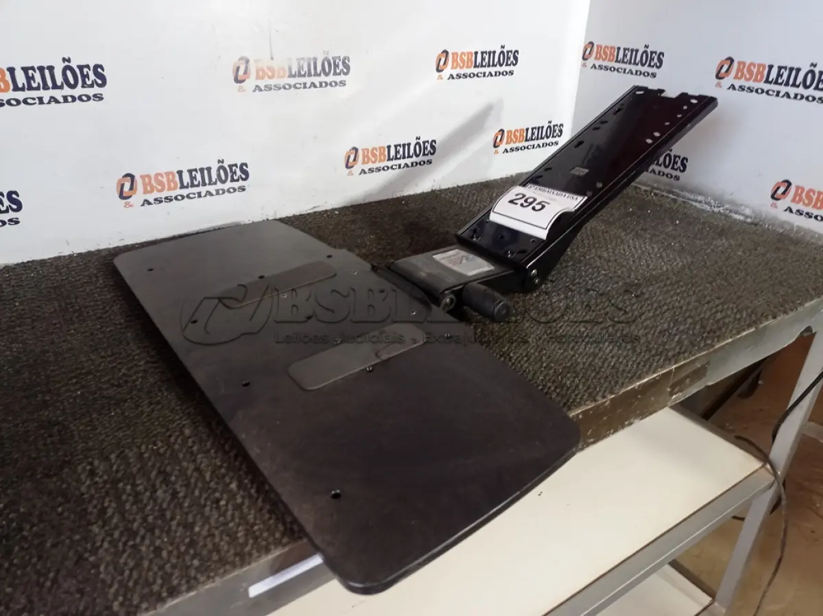 LOTE 295 - 01 CONVERSOR DE MESA AJUSTÁVEL (VARIDESK). (NO ESTADO EM QUE SE ENCONTRA. SUJEITO A AVARIAS OCULTAS/VISÍVEIS.)