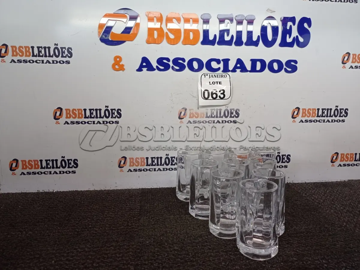 LOTE 063 - 10 CANECAS DE VIDRO. (NO ESTADO) ATENÇÃO! FAZER A VISITAÇÃO ANTES DE ARREMATAR, NÃO SABEMOS SE FUNCIONA. LEILÃO NÃO TEM GARANTIA E NEM DEVOLUÇÃO, SUJEITO A POSSÍVEIS AVARIAS VISÍVEIS/OCULTAS E/OU AUSÊNCIA DE COMPONENTES.