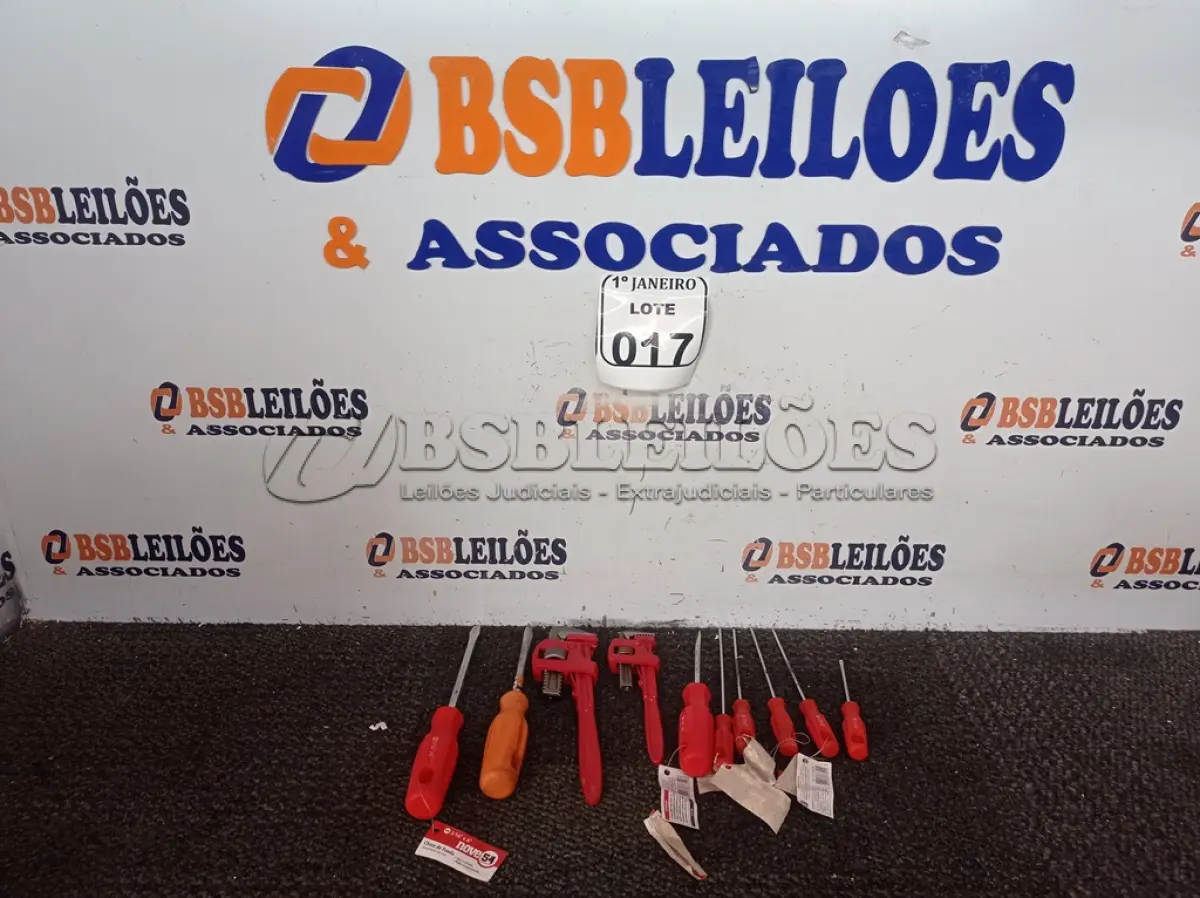 LOTE 017 - 02 CHAVES GRIFO E 07 CHAVES DE FENDA MARCAS E MODELOS DIVERSOS (NOVO). (NO ESTADO) ATENÇÃO! FAZER A VISITAÇÃO ANTES DE ARREMATAR, NÃO SABEMOS SE FUNCIONA. LEILÃO NÃO TEM GARANTIA E NEM DEVOLUÇÃO, SUJEITO A POSSÍVEIS AVARIAS VISÍVEIS/OCULTAS E/OU AUSÊNCIA DE COMPONENTES.