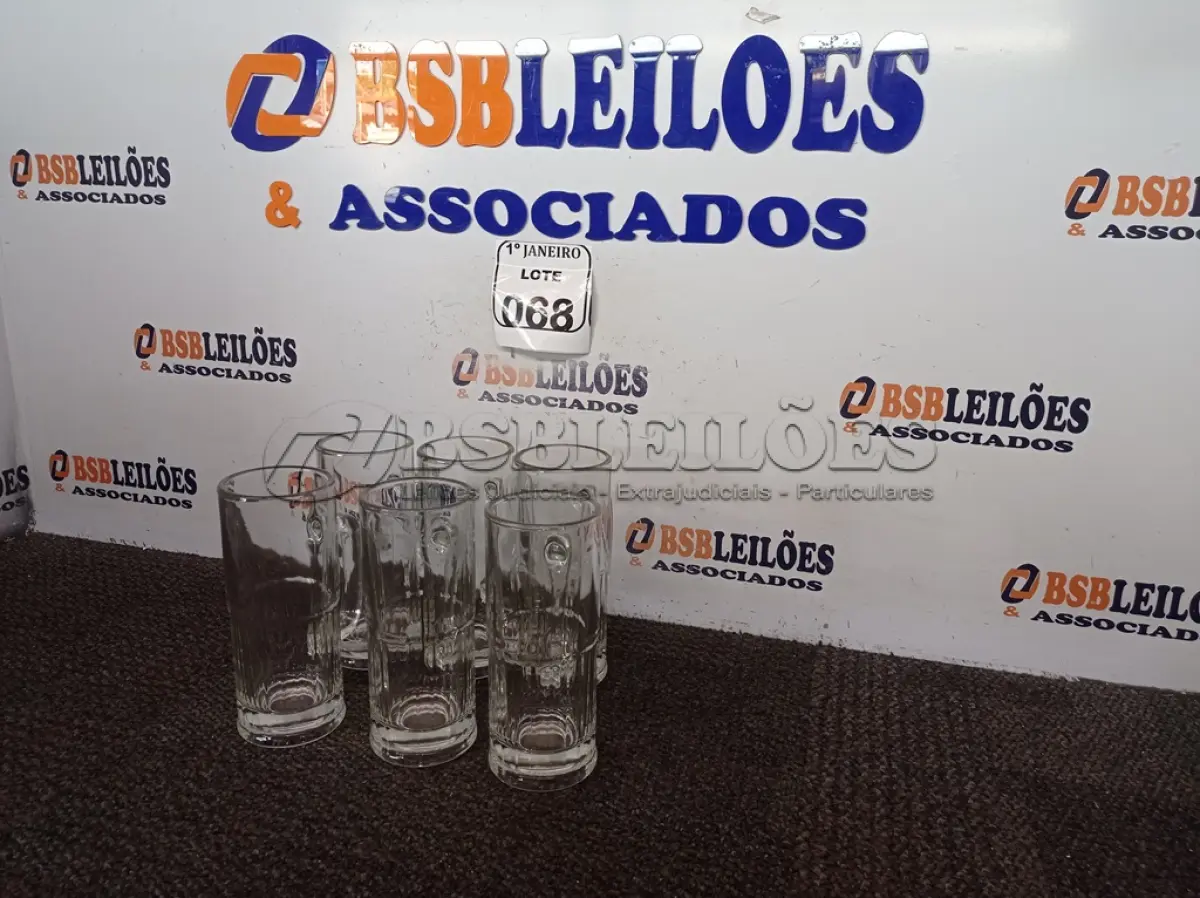 LOTE 068 - 06 CANECAS DE VIDRO. (NO ESTADO) ATENÇÃO! FAZER A VISITAÇÃO ANTES DE ARREMATAR, NÃO SABEMOS SE FUNCIONA. LEILÃO NÃO TEM GARANTIA E NEM DEVOLUÇÃO, SUJEITO A POSSÍVEIS AVARIAS VISÍVEIS/OCULTAS E/OU AUSÊNCIA DE COMPONENTES.