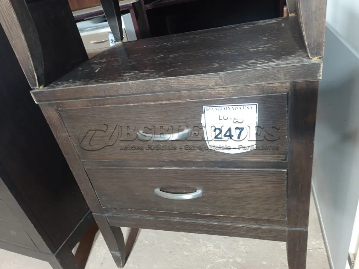 LOTE 247 - 01 GAVETEIRO (DRAWER). (NO ESTADO EM QUE SE ENCONTRA. SUJEITO A AVARIAS OCULTAS/VISÍVEIS.) AV2122L