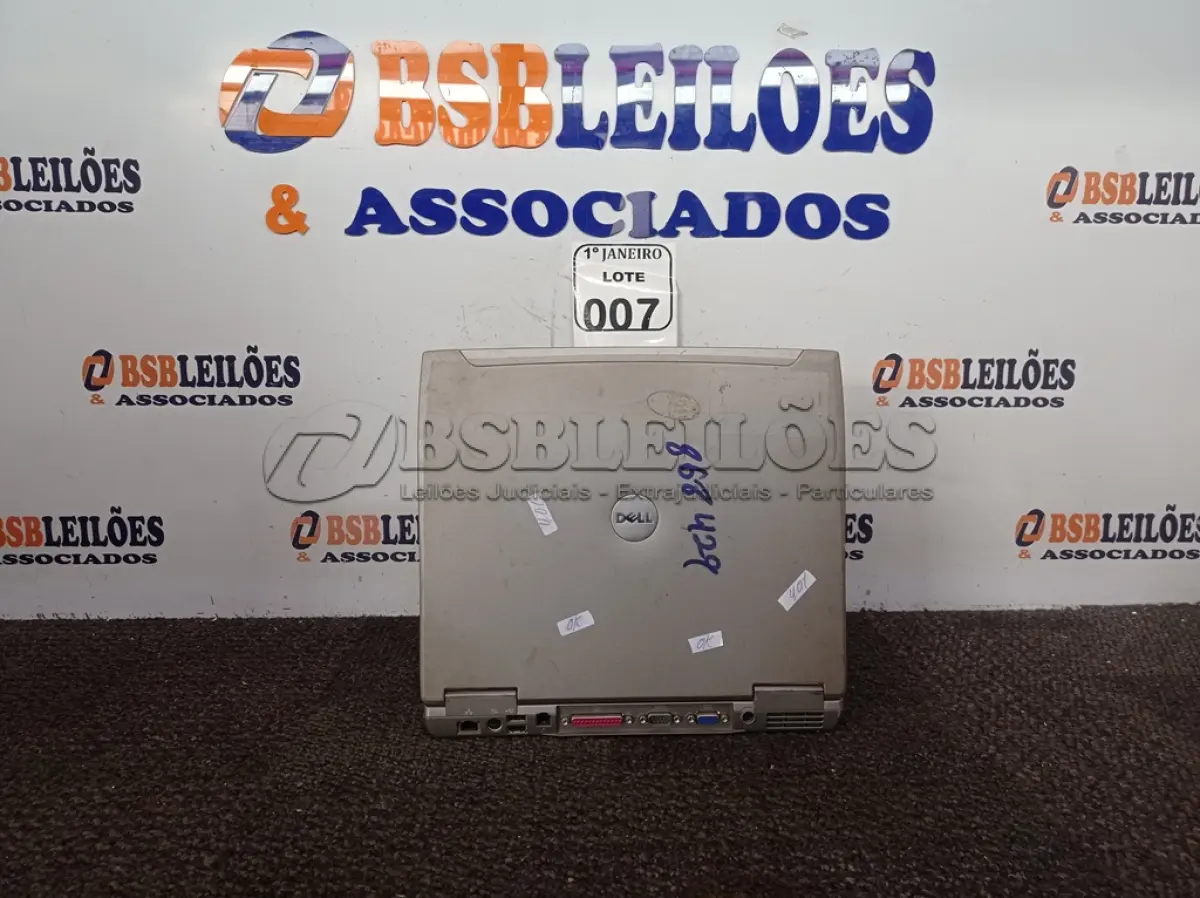 LOTE 007 - 01 NOTEBOOK MARCA DELL S/FONTE. (NO ESTADO) ATENÇÃO! FAZER A VISITAÇÃO ANTES DE ARREMATAR, NÃO SABEMOS SE FUNCIONA. LEILÃO NÃO TEM GARANTIA E NEM DEVOLUÇÃO, SUJEITO A POSSÍVEIS AVARIAS VISÍVEIS/OCULTAS E/OU AUSÊNCIA DE COMPONENTES.