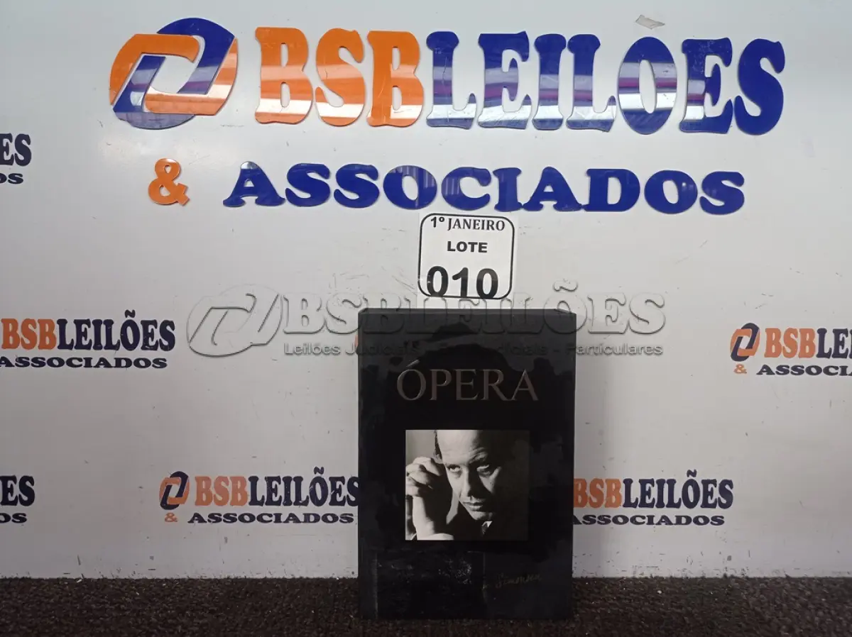LOTE 010 - 01 CAIXA ÓPERA C/07 CDS E 04 LIVROS. (NO ESTADO) ATENÇÃO! FAZER A VISITAÇÃO ANTES DE ARREMATAR, NÃO SABEMOS SE FUNCIONA. LEILÃO NÃO TEM GARANTIA E NEM DEVOLUÇÃO, SUJEITO A POSSÍVEIS AVARIAS VISÍVEIS/OCULTAS E/OU AUSÊNCIA DE COMPONENTES.
