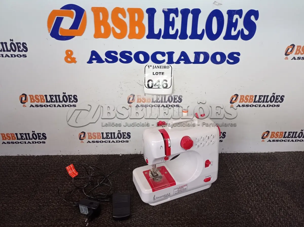 LOTE 046 - 01 MÁQUINA DER COSTURA PORTÁTIL MARCA STEAM MAX C/FONTE. (NO ESTADO) ATENÇÃO! FAZER A VISITAÇÃO ANTES DE ARREMATAR, NÃO SABEMOS SE FUNCIONA. LEILÃO NÃO TEM GARANTIA E NEM DEVOLUÇÃO, SUJEITO A POSSÍVEIS AVARIAS VISÍVEIS/OCULTAS E/OU AUSÊNCIA DE COMPONENTES.