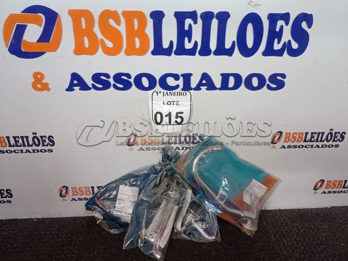 LOTE 015 - 04 TORNEIRAS EM METAL MARCAS E MODELOS DIVERSOS (NOVO). (NO ESTADO) ATENÇÃO! FAZER A VISITAÇÃO ANTES DE ARREMATAR, NÃO SABEMOS SE FUNCIONA. LEILÃO NÃO TEM GARANTIA E NEM DEVOLUÇÃO, SUJEITO A POSSÍVEIS AVARIAS VISÍVEIS/OCULTAS E/OU AUSÊNCIA DE COMPONENTES.
