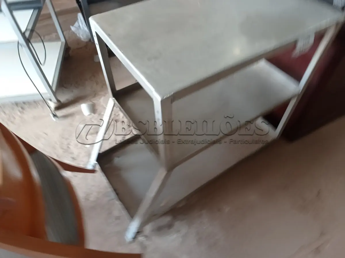 LOTE 257 - 01 CARRINHO DE APOIO SEM RODAS (SUPPORT TROLLEY WITHOUT WHEELS). (NO ESTADO EM QUE SE ENCONTRA. SUJEITO A AVARIAS OCULTAS/VISÍVEIS.)