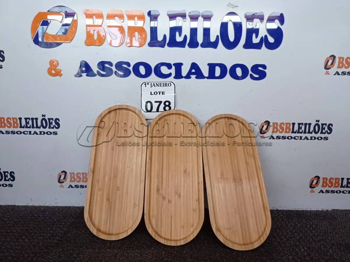 LOTE 078 - 03 TÁBUAS DE MADEIRA P/FRIOS. (NO ESTADO) ATENÇÃO! FAZER A VISITAÇÃO ANTES DE ARREMATAR, NÃO SABEMOS SE FUNCIONA. LEILÃO NÃO TEM GARANTIA E NEM DEVOLUÇÃO, SUJEITO A POSSÍVEIS AVARIAS VISÍVEIS/OCULTAS E/OU AUSÊNCIA DE COMPONENTES.
