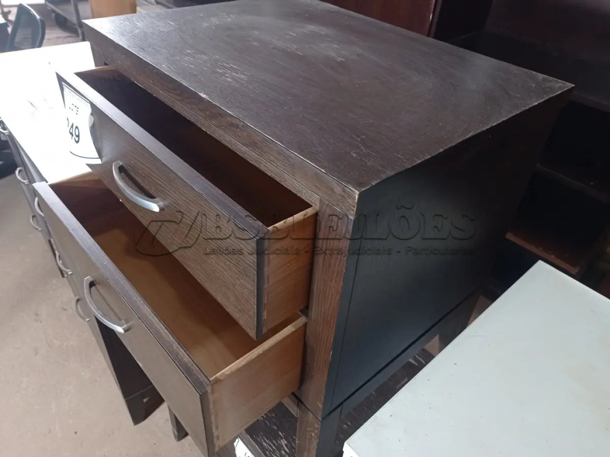 LOTE 249 - 01 GAVETEIRO (DRAWER). (NO ESTADO EM QUE SE ENCONTRA. SUJEITO A AVARIAS OCULTAS/VISÍVEIS.) AV2122G