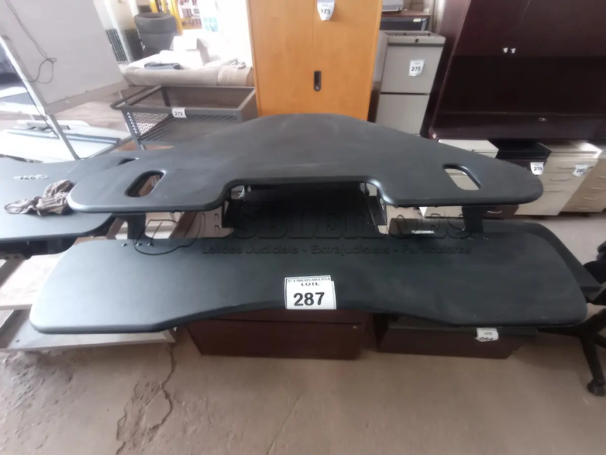 LOTE 287 - 01 CONVERSOR DE MESA AJUSTÁVEL (VARIDESK). (NO ESTADO EM QUE SE ENCONTRA. SUJEITO A AVARIAS OCULTAS/VISÍVEIS.)