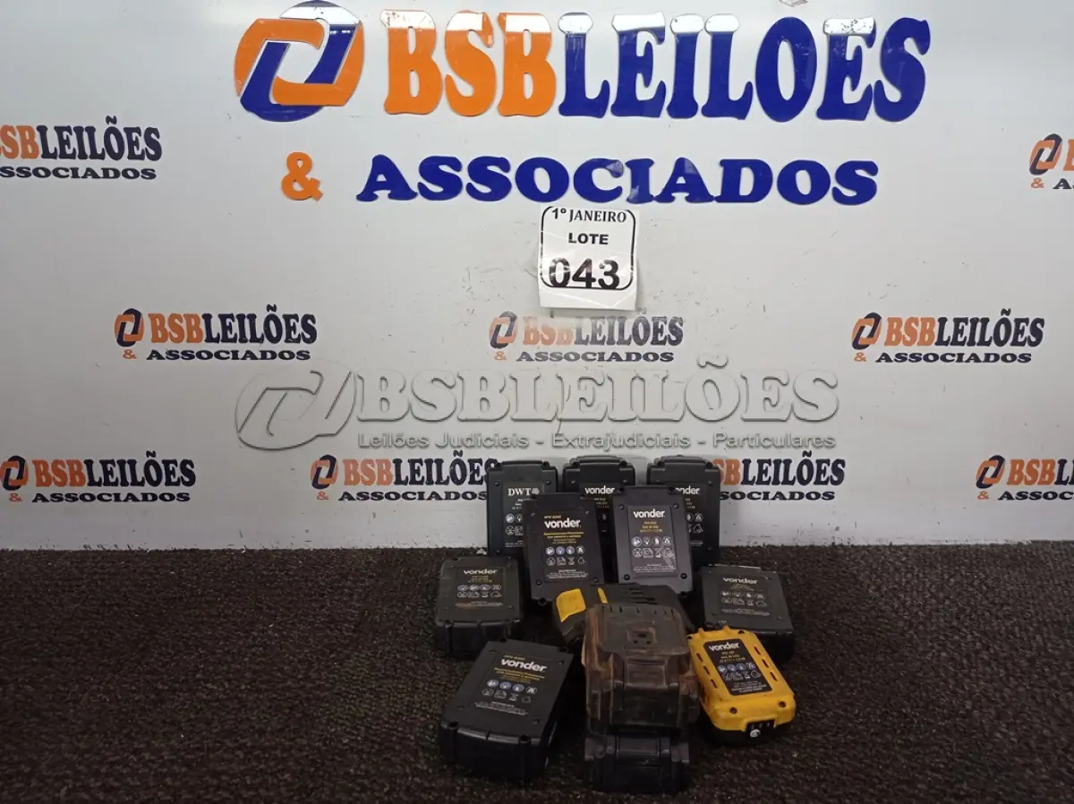 LOTE 043 - 12 BATERIAS P/PARAFUSADEIRA MARCAS E MODELOS DIVERSOS. (NO ESTADO) ATENÇÃO! FAZER A VISITAÇÃO ANTES DE ARREMATAR, NÃO SABEMOS SE FUNCIONA. LEILÃO NÃO TEM GARANTIA E NEM DEVOLUÇÃO, SUJEITO A POSSÍVEIS AVARIAS VISÍVEIS/OCULTAS E/OU AUSÊNCIA DE COMPONENTES.