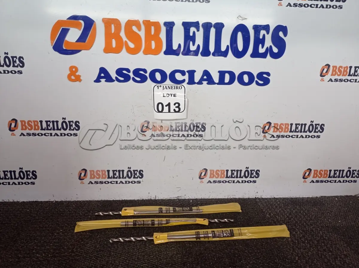 LOTE 013 - 03 BROCAS MOURÃO 3/8 X 320MM” MARCA FERTAK TOOLS (NOVO) (NO ESTADO) ATENÇÃO! FAZER A VISITAÇÃO ANTES DE ARREMATAR, NÃO SABEMOS SE FUNCIONA. LEILÃO NÃO TEM GARANTIA E NEM DEVOLUÇÃO, SUJEITO A POSSÍVEIS AVARIAS VISÍVEIS/OCULTAS E/OU AUSÊNCIA DE COMPONENTES.