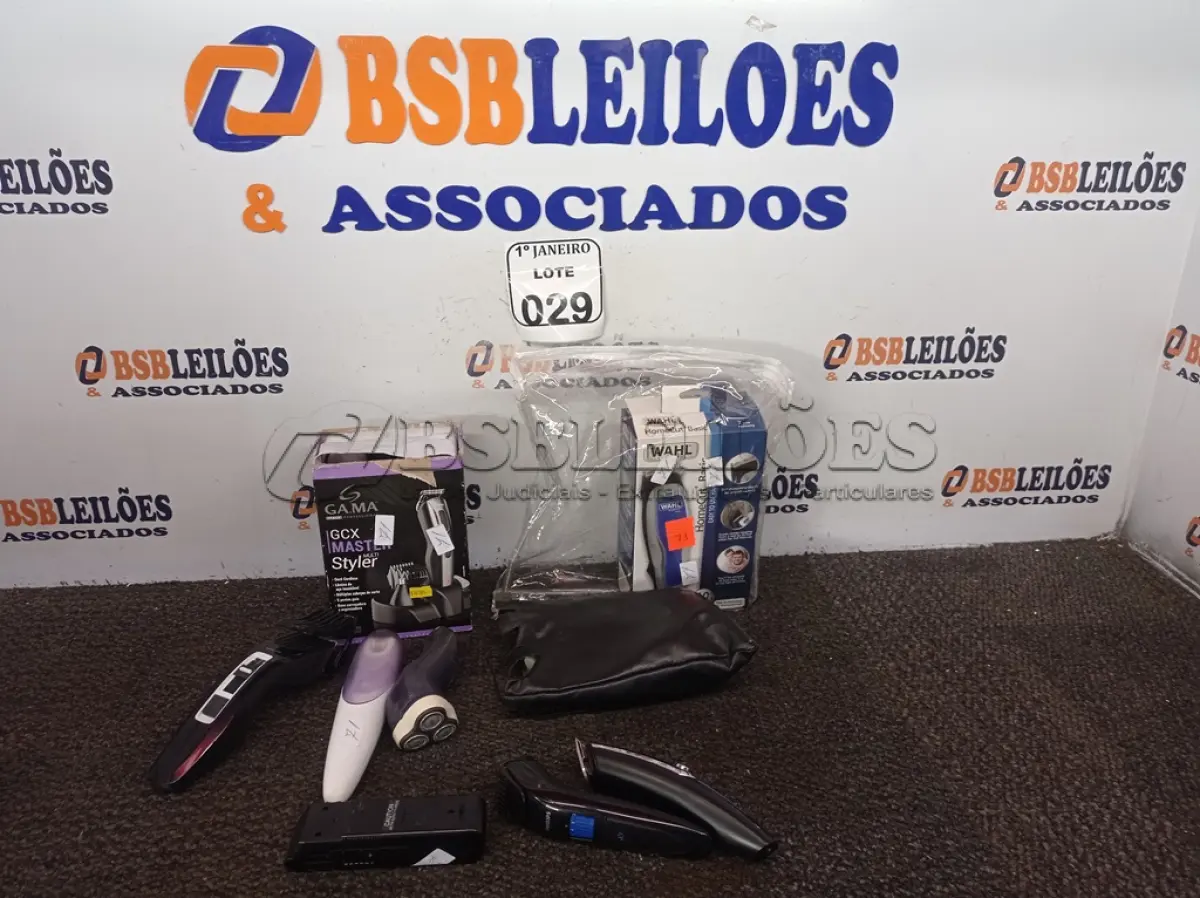 LOTE 029 - 01 LOTE C/DIVERSAS MÁQUINAS DE CORTAR CABELO E BARBA MARCAS E MODELOS DIVERSOS. (NO ESTADO) ATENÇÃO! FAZER A VISITAÇÃO ANTES DE ARREMATAR, NÃO SABEMOS SE FUNCIONA. LEILÃO NÃO TEM GARANTIA E NEM DEVOLUÇÃO, SUJEITO A POSSÍVEIS AVARIAS VISÍVEIS/OCULTAS E/OU AUSÊNCIA DE COMPONENTES.