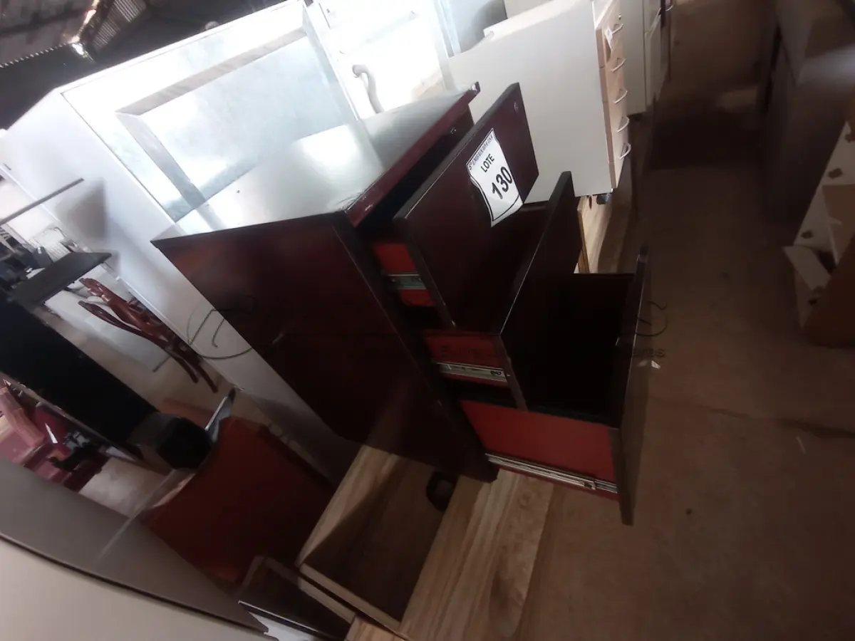 LOTE 130 - 01 GAVETEIRO ESCURO (DARK DRAWER). (NO ESTADO EM QUE SE ENCONTRA. SUJEITO A AVARIAS OCULTAS/VISÍVEIS.)