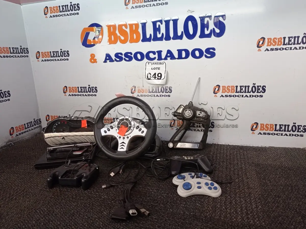 LOTE 049 - 01 PAINEL DIGITAL DE ÔNIX ANO 2019, 01 VOLANTE VIDEOGAME, 05 JOYSTICKS E 01 ANTENA P/ TV MARCA PHILIPS.  (NO ESTADO) ATENÇÃO! FAZER A VISITAÇÃO ANTES DE ARREMATAR, NÃO SABEMOS SE FUNCIONA. LEILÃO NÃO TEM GARANTIA E NEM DEVOLUÇÃO, SUJEITO A POSSÍVEIS AVARIAS VISÍVEIS/OCULTAS E/OU AUSÊNCIA DE COMPONENTES.