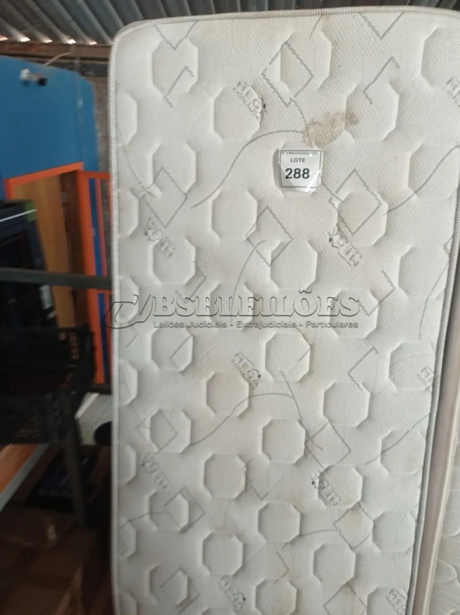 LOTE 288 - 01 COLCHÃO SOLTEIRO (MATTRESS, TWIN). (NO ESTADO EM QUE SE ENCONTRA. SUJEITO A AVARIAS OCULTAS/VISÍVEIS.) AV9377D