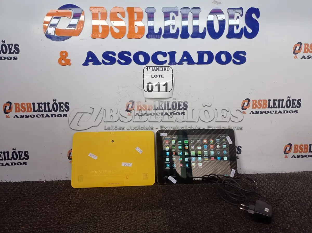 LOTE 011 - 02 TABLETS MARCA POSITIVO C/AVARIAS S/CARREGADOR. (NO ESTADO) ATENÇÃO! FAZER A VISITAÇÃO ANTES DE ARREMATAR, NÃO SABEMOS SE FUNCIONA. LEILÃO NÃO TEM GARANTIA E NEM DEVOLUÇÃO, SUJEITO A POSSÍVEIS AVARIAS VISÍVEIS/OCULTAS E/OU AUSÊNCIA DE COMPONENTES.