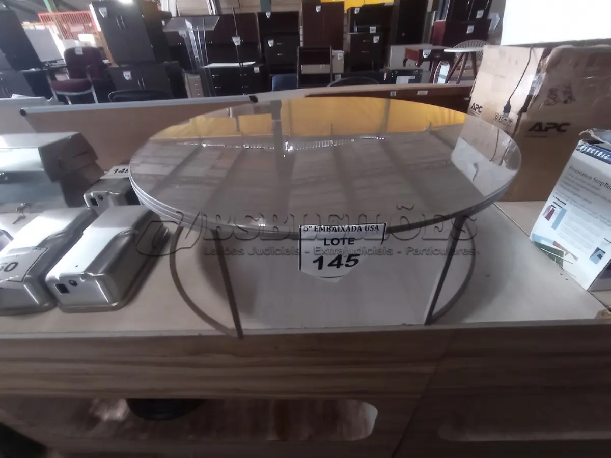 LOTE 145 - 01 MESA DE CENTRO REDONDA CINZA (GRAY ROUND COFFEE TABLE). (NO ESTADO EM QUE SE ENCONTRA. SUJEITO A AVARIAS OCULTAS/VISÍVEIS.)