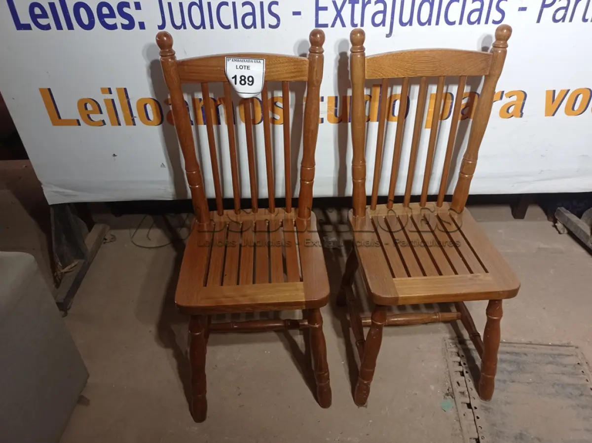 LOTE 189 - 02 CADEIRAS (CHAIRS). (NO ESTADO EM QUE SE ENCONTRA. SUJEITO A AVARIAS OCULTAS/VISÍVEIS.) BH1530P/ BH1530S