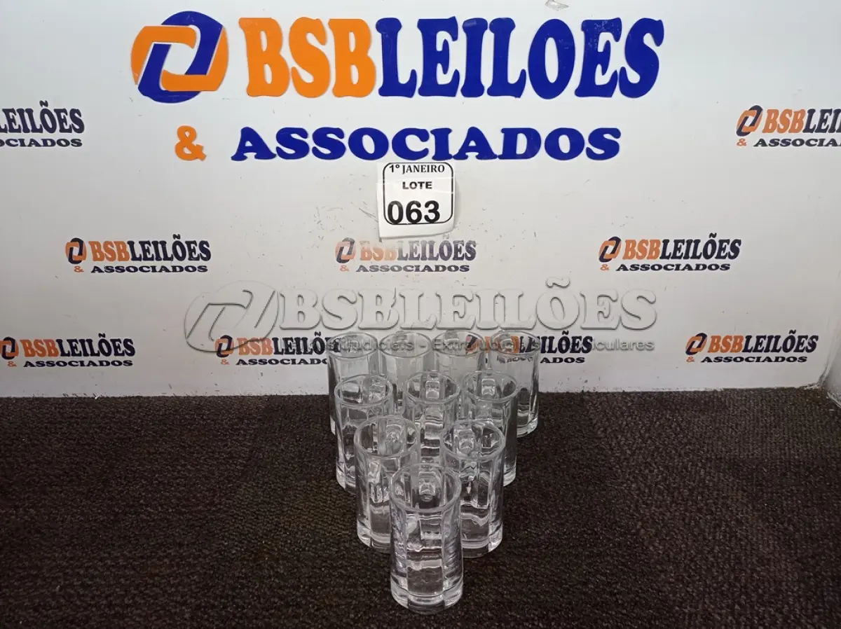 LOTE 063 - 10 CANECAS DE VIDRO. (NO ESTADO) ATENÇÃO! FAZER A VISITAÇÃO ANTES DE ARREMATAR, NÃO SABEMOS SE FUNCIONA. LEILÃO NÃO TEM GARANTIA E NEM DEVOLUÇÃO, SUJEITO A POSSÍVEIS AVARIAS VISÍVEIS/OCULTAS E/OU AUSÊNCIA DE COMPONENTES.