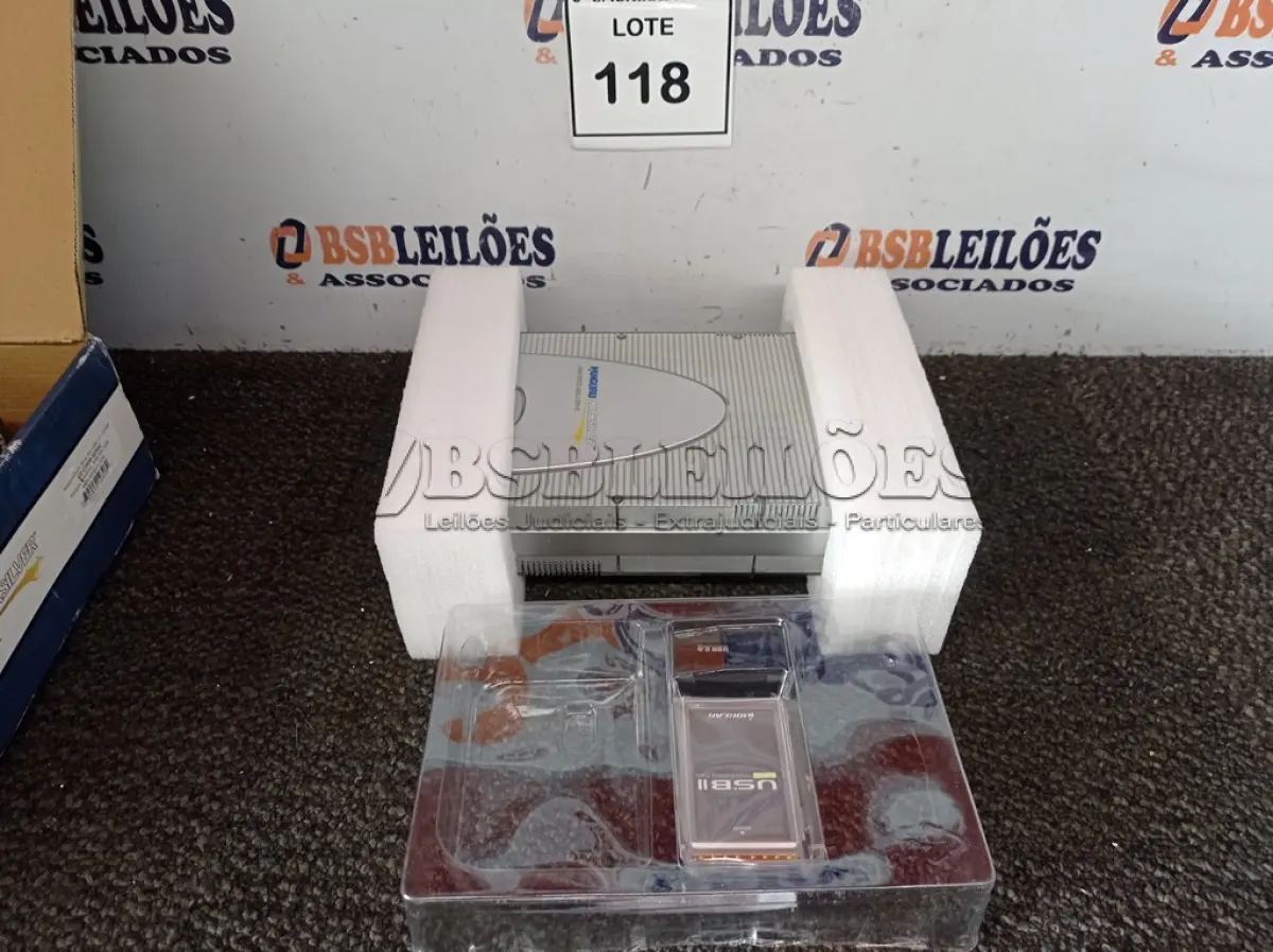 LOTE 118 - 01 KANGURU QUICKSILVER 52 USB CDRW E 01 IOGER GPU202 USB 2.0 CARDBUS.  (NO ESTADO EM QUE SE ENCONTRA. SUJEITO A AVARIAS OCULTAS/VISÍVEIS.)