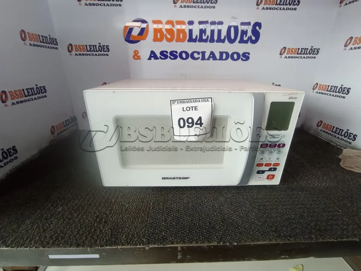 LOTE 094 -  01 MICRO-ONDAS MARCA BRASTEMP 127V (MICROWAVE). (NO ESTADO EM QUE SE ENCONTRA. SUJEITO A AVARIAS OCULTAS/VISÍVEIS.) AV9660J