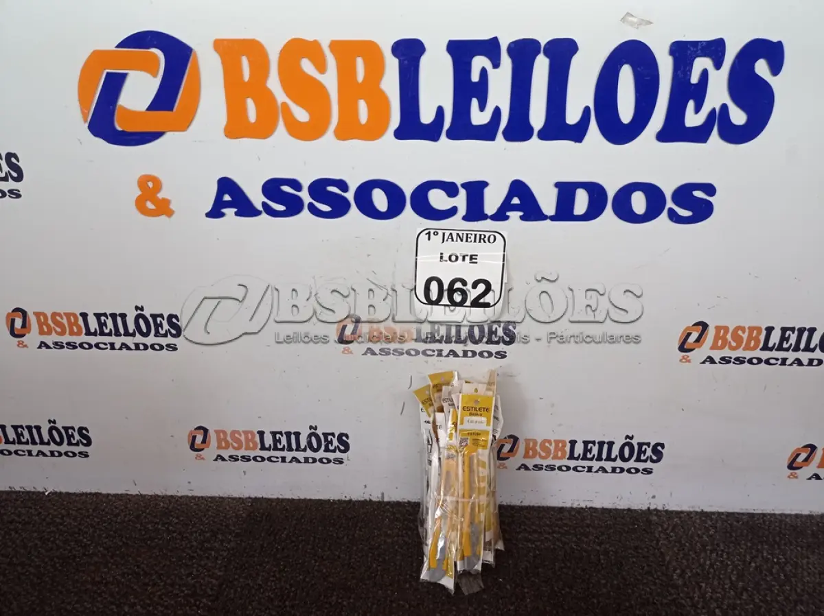 LOTE 062 - 01 LOTE C/VÁRIOS ESTILETES MARCA EHC E 02 CADEADOS MARCA PADO (NOVO). (NO ESTADO) ATENÇÃO! FAZER A VISITAÇÃO ANTES DE ARREMATAR, NÃO SABEMOS SE FUNCIONA. LEILÃO NÃO TEM GARANTIA E NEM DEVOLUÇÃO, SUJEITO A POSSÍVEIS AVARIAS VISÍVEIS/OCULTAS E/OU AUSÊNCIA DE COMPONENTES.