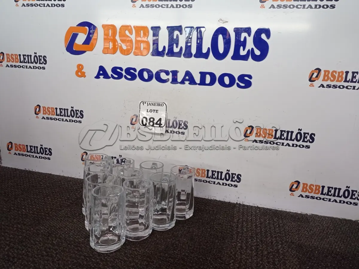 LOTE 084 - 10 CANECAS DE VIDRO. (NO ESTADO) ATENÇÃO! FAZER A VISITAÇÃO ANTES DE ARREMATAR, NÃO SABEMOS SE FUNCIONA. LEILÃO NÃO TEM GARANTIA E NEM DEVOLUÇÃO, SUJEITO A POSSÍVEIS AVARIAS VISÍVEIS/OCULTAS E/OU AUSÊNCIA DE COMPONENTES.