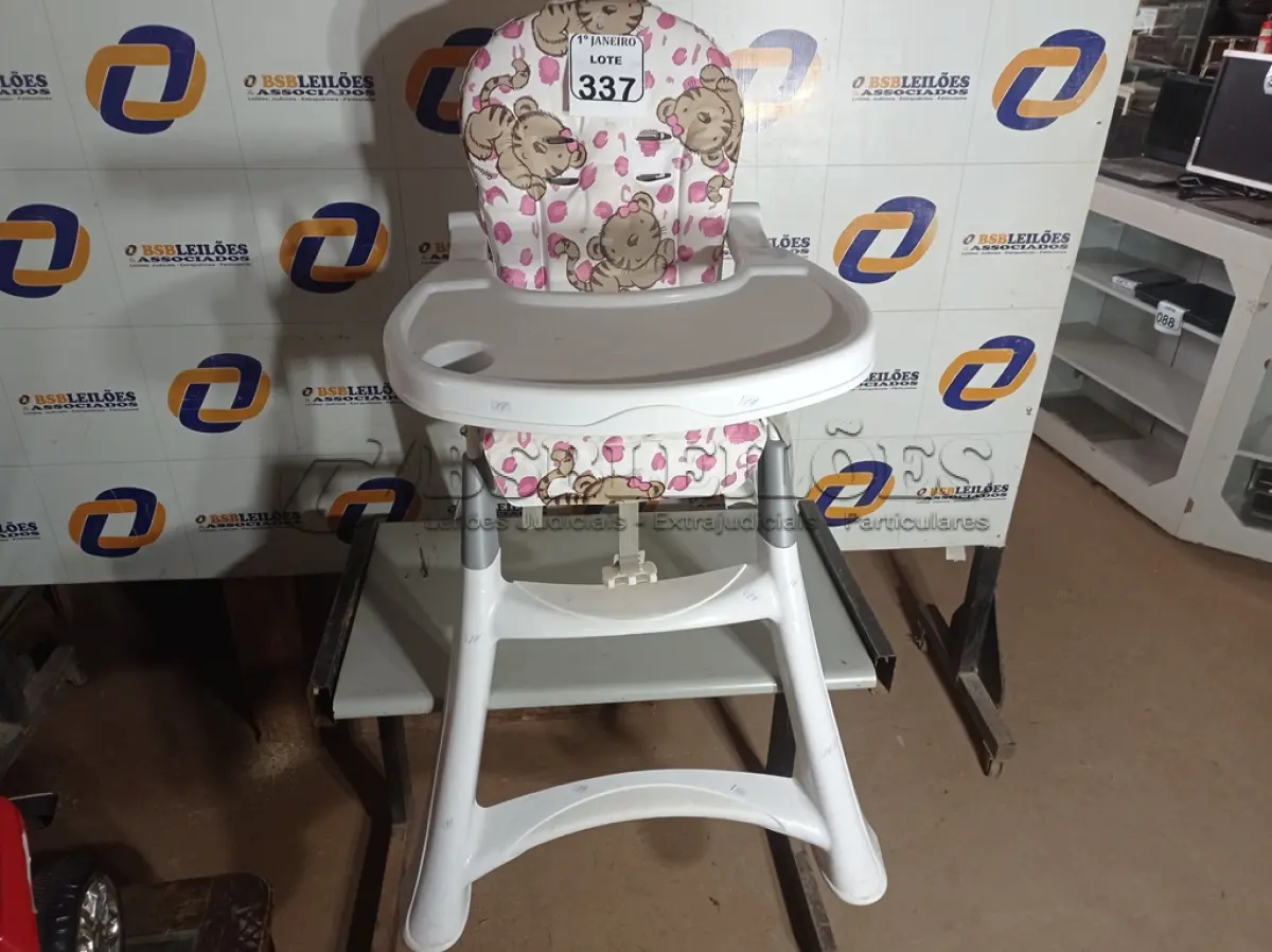 LOTE 337 - 01 CADEIRA DOBRÁVEL DE REFEIÇÃO INFANTIL MARCA GAZERANA E 02PORTÕES P/PETS. (NO ESTADO) ATENÇÃO! FAZER A VISITAÇÃO ANTES DE ARREMATAR, NÃO SABEMOS SE FUNCIONA. LEILÃO NÃO TEM GARANTIA E NEM DEVOLUÇÃO, SUJEITO A POSSÍVEIS AVARIAS VISÍVEIS/OCULTAS E/OU AUSÊNCIA DE COMPONENTES.