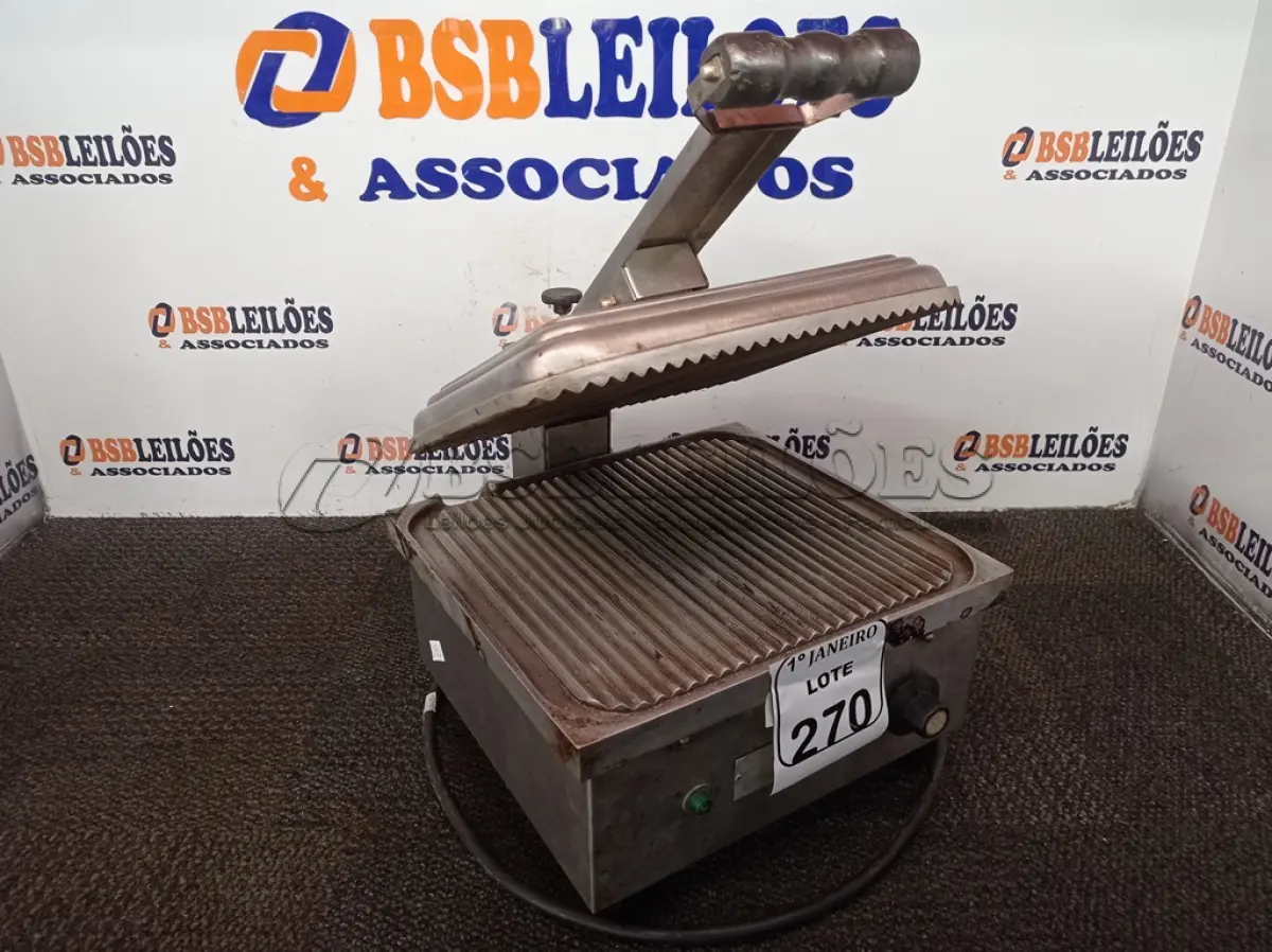 LOTE 270 - 01 SANDUICHEIRA EM INOX ELÉTRICA TRIFÁSICA. (NO ESTADO) ATENÇÃO! FAZER A VISITAÇÃO ANTES DE ARREMATAR, NÃO SABEMOS SE FUNCIONA. LEILÃO NÃO TEM GARANTIA E NEM DEVOLUÇÃO, SUJEITO A POSSÍVEIS AVARIAS VISÍVEIS/OCULTAS E/OU AUSÊNCIA DE COMPONENTES.