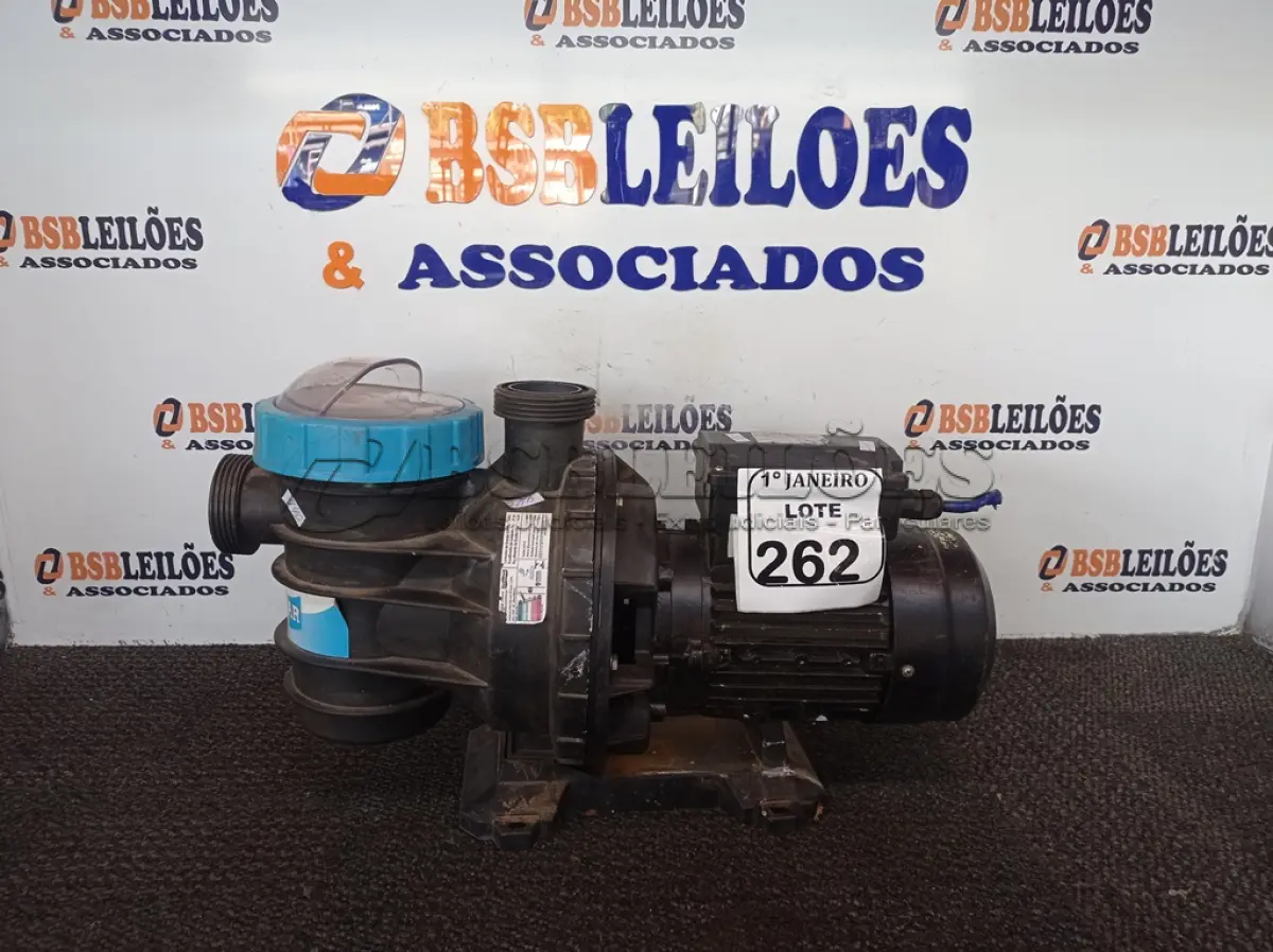 LOTE 262 - 01 MOTOBOMBA CENTRIFUGA MARCA SODRAMAR. (NO ESTADO) ATENÇÃO! FAZER A VISITAÇÃO ANTES DE ARREMATAR, NÃO SABEMOS SE FUNCIONA. LEILÃO NÃO TEM GARANTIA E NEM DEVOLUÇÃO, SUJEITO A POSSÍVEIS AVARIAS VISÍVEIS/OCULTAS E/OU AUSÊNCIA DE COMPONENTES.