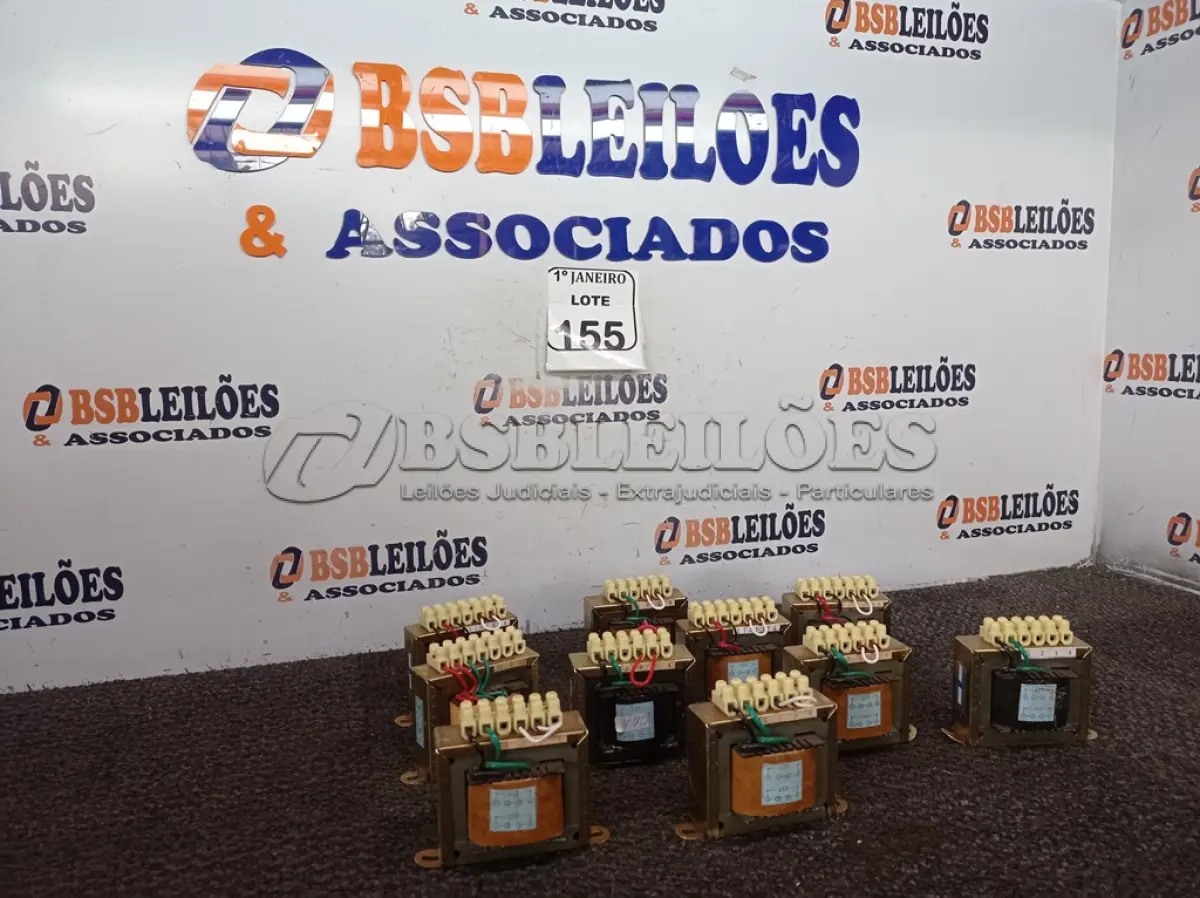 LOTE 155 - 10 TRANSFORMADORES 220V PARA 12V. (NO ESTADO) ATENÇÃO! FAZER A VISITAÇÃO ANTES DE ARREMATAR, NÃO SABEMOS SE FUNCIONA. LEILÃO NÃO TEM GARANTIA E NEM DEVOLUÇÃO, SUJEITO A POSSÍVEIS AVARIAS VISÍVEIS/OCULTAS E/OU AUSÊNCIA DE COMPONENTES.