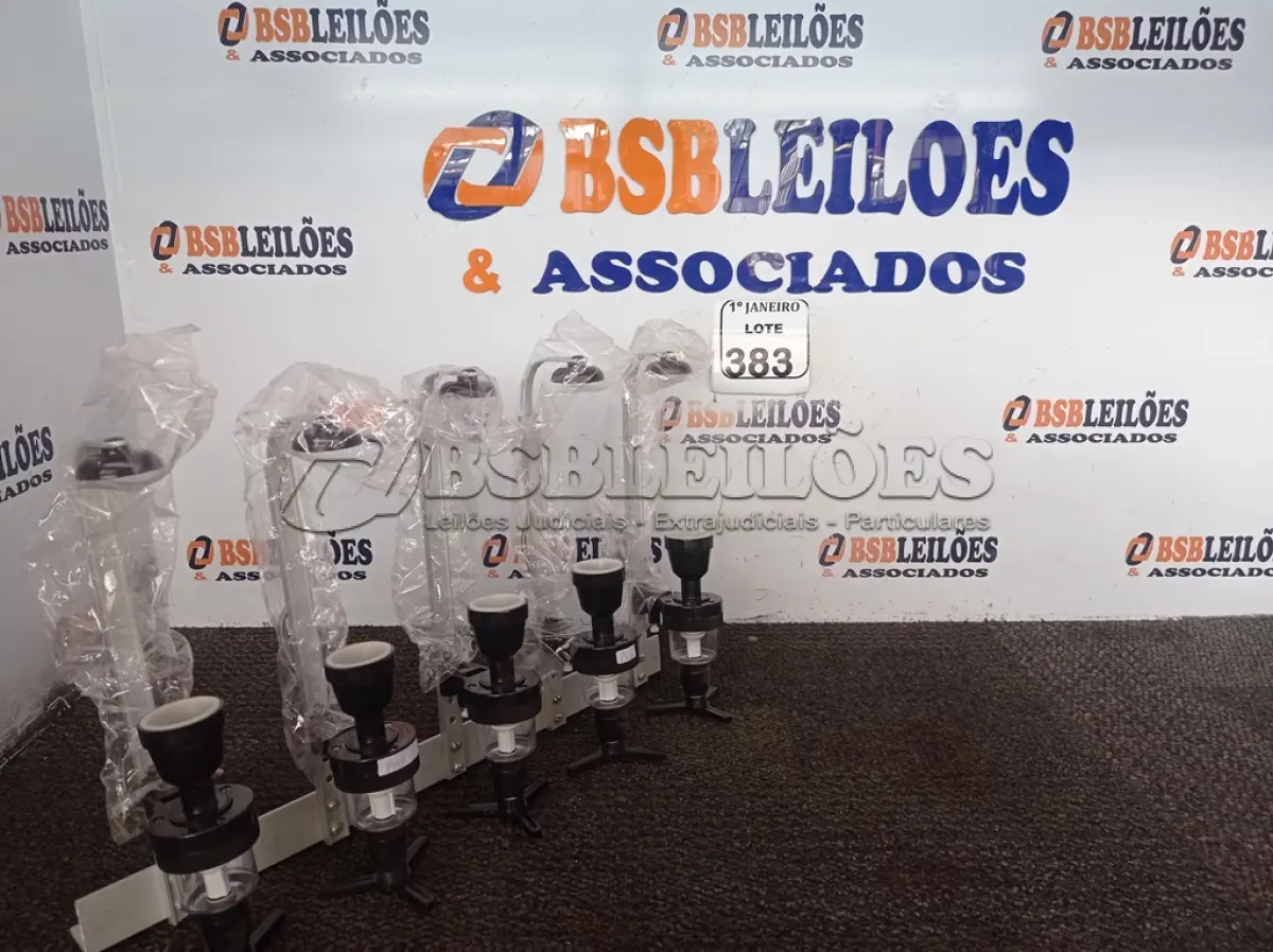 LOTE 383 - 05 SUPORTES DOSADORES DE GARRAFAS. (NO ESTADO) ATENÇÃO! FAZER A VISITAÇÃO ANTES DE ARREMATAR, NÃO SABEMOS SE FUNCIONA. LEILÃO NÃO TEM GARANTIA E NEM DEVOLUÇÃO, SUJEITO A POSSÍVEIS AVARIAS VISÍVEIS/OCULTAS E/OU AUSÊNCIA DE COMPONENTES.