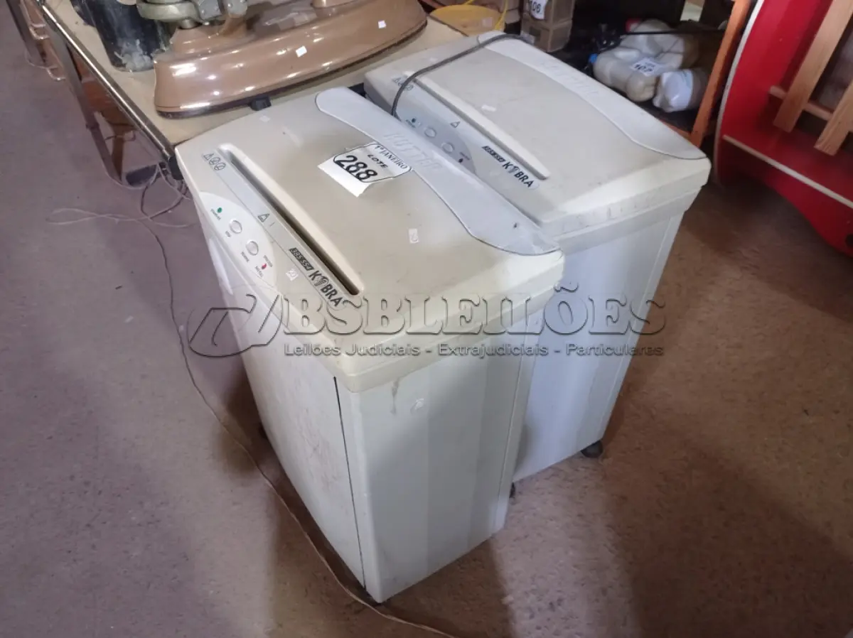 LOTE 288 - 02 FRAGMENTADORAS DE PAPEL MARCA KUTTER. (NO ESTADO) ATENÇÃO! FAZER A VISITAÇÃO ANTES DE ARREMATAR, NÃO SABEMOS SE FUNCIONA. LEILÃO NÃO TEM GARANTIA E NEM DEVOLUÇÃO, SUJEITO A POSSÍVEIS AVARIAS VISÍVEIS/OCULTAS E/OU AUSÊNCIA DE COMPONENTES.