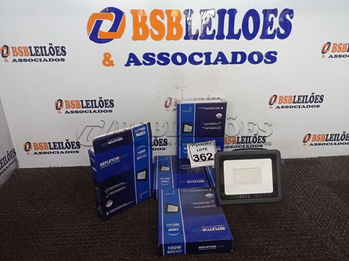 LOTE 362 - 05 REFLETORES DE LED AMBIENTE EXTERNO 100W CADA(NOVO). (NO ESTADO) ATENÇÃO! FAZER A VISITAÇÃO ANTES DE ARREMATAR, NÃO SABEMOS SE FUNCIONA. LEILÃO NÃO TEM GARANTIA E NEM DEVOLUÇÃO, SUJEITO A POSSÍVEIS AVARIAS VISÍVEIS/OCULTAS E/OU AUSÊNCIA DE COMPONENTES.