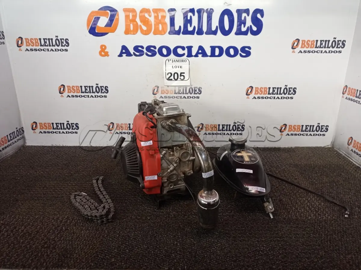 LOTE 205 - 01 TANQUE, 01 CORRENTE E 01 MOTOR P/BICICLETA. (NO ESTADO) ATENÇÃO! FAZER A VISITAÇÃO ANTES DE ARREMATAR, NÃO SABEMOS SE FUNCIONA. LEILÃO NÃO TEM GARANTIA E NEM DEVOLUÇÃO, SUJEITO A POSSÍVEIS AVARIAS VISÍVEIS/OCULTAS E/OU AUSÊNCIA DE COMPONENTES.