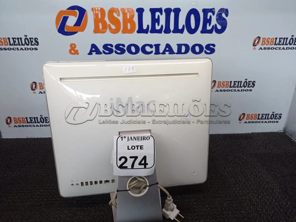 LOTE 274 - 01 IMAC C/TECLADO NA COR BRANCO. (NO ESTADO) ATENÇÃO! FAZER A VISITAÇÃO ANTES DE ARREMATAR, NÃO SABEMOS SE FUNCIONA. LEILÃO NÃO TEM GARANTIA E NEM DEVOLUÇÃO, SUJEITO A POSSÍVEIS AVARIAS VISÍVEIS/OCULTAS E/OU AUSÊNCIA DE COMPONENTES.