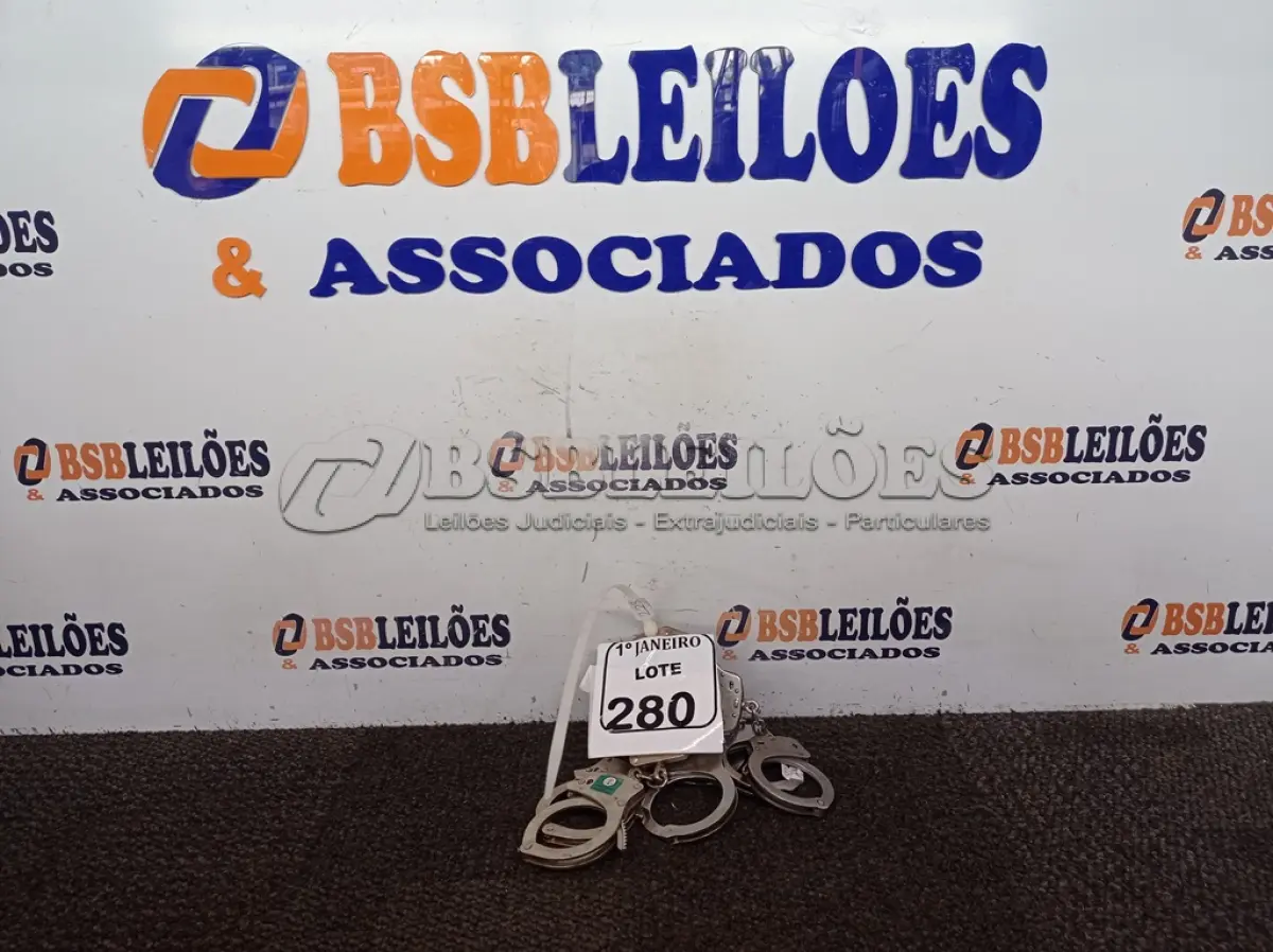 LOTE 280 - 06 ALGEMAS DE FERRO. (NO ESTADO) ATENÇÃO! FAZER A VISITAÇÃO ANTES DE ARREMATAR, NÃO SABEMOS SE FUNCIONA. LEILÃO NÃO TEM GARANTIA E NEM DEVOLUÇÃO, SUJEITO A POSSÍVEIS AVARIAS VISÍVEIS/OCULTAS E/OU AUSÊNCIA DE COMPONENTES.