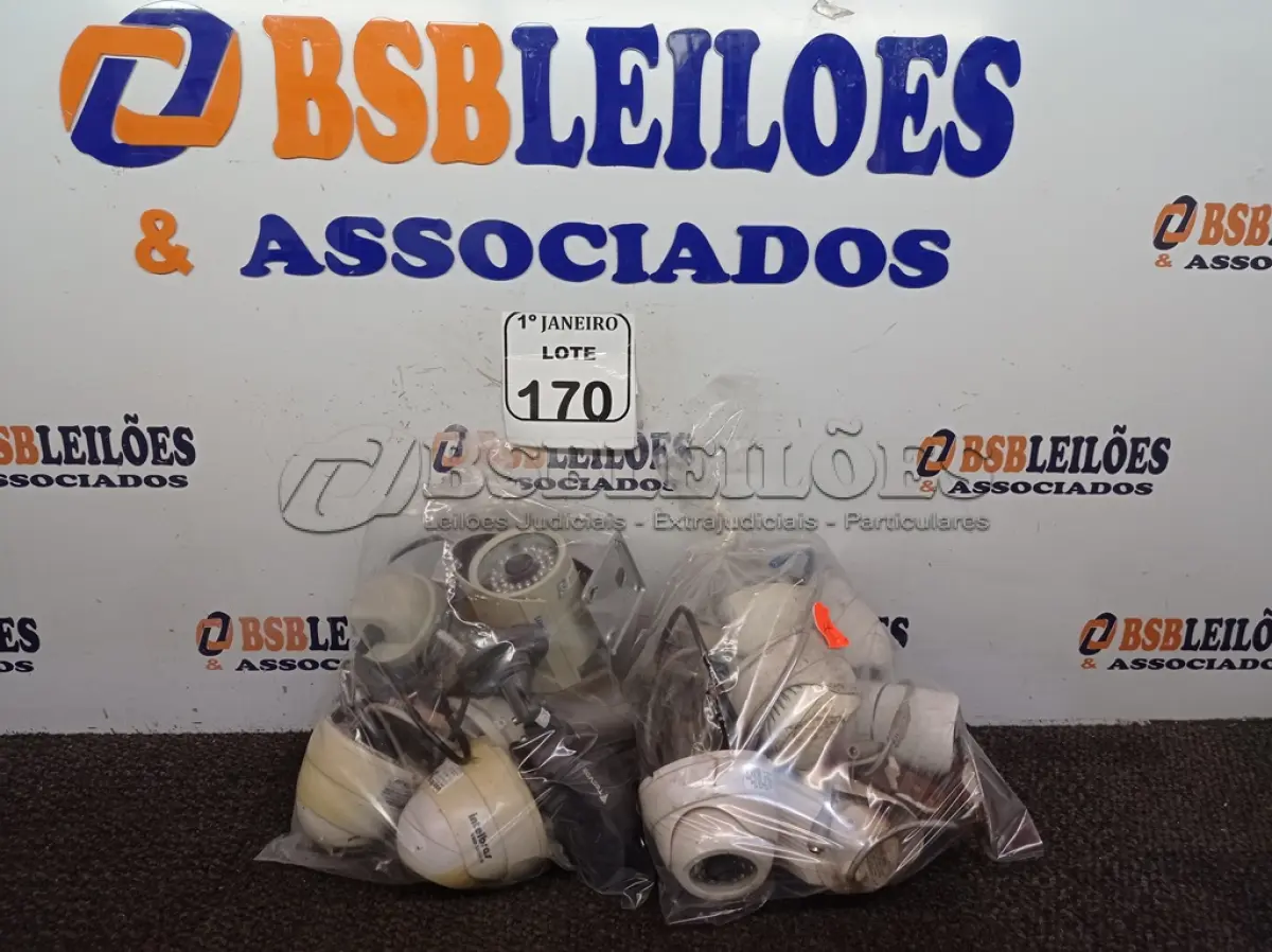 LOTE 170 - 01 LOTE C/VÁRIAS CÂMERAS DE SEGURANÇA MARCAS E MODELOS DIVERSOS. (NO ESTADO) ATENÇÃO! FAZER A VISITAÇÃO ANTES DE ARREMATAR, NÃO SABEMOS SE FUNCIONA. LEILÃO NÃO TEM GARANTIA E NEM DEVOLUÇÃO, SUJEITO A POSSÍVEIS AVARIAS VISÍVEIS/OCULTAS E/OU AUSÊNCIA DE COMPONENTES.