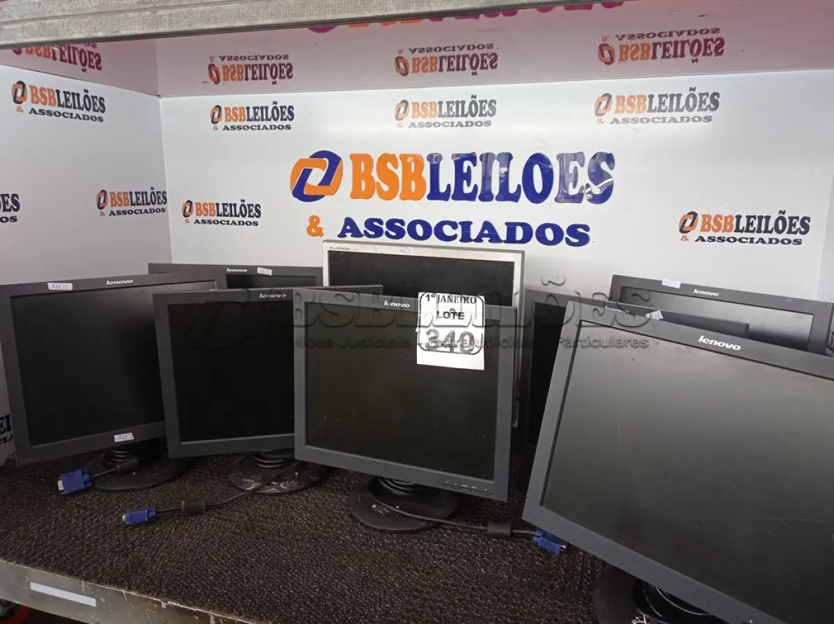 LOTE 340 - 08 MONITORES LCD MARCAS E MODELOS DIVERSOS. (NO ESTADO) ATENÇÃO! FAZER A VISITAÇÃO ANTES DE ARREMATAR, NÃO SABEMOS SE FUNCIONA. LEILÃO NÃO TEM GARANTIA E NEM DEVOLUÇÃO, SUJEITO A POSSÍVEIS AVARIAS VISÍVEIS/OCULTAS E/OU AUSÊNCIA DE COMPONENTES.
